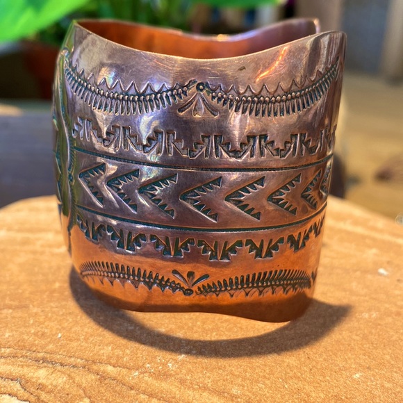 VINTAGE ‼️ NAVAJO SIGNED LARGE COPPER CUFF‼️ - Picture 6 of 13